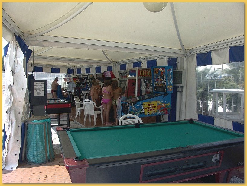 Make: SONY
Model: DSC-F828
DateTime: 23.06.2005 11:11:44
EXIFImageWidth: 800
ExifImageLength: 600
Flash: Flash did not fire - Compulsory flash suppression
ISOSpeedRatings: ISO 64
FocalLength: 7,1 mm