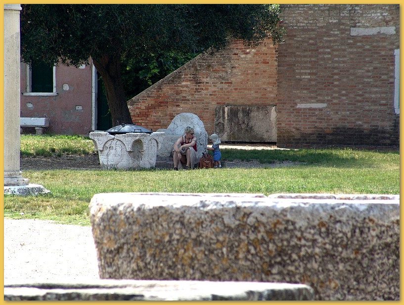 Make: SONY
Model: DSC-F828
DateTime: 28.06.2005 15:47:44
EXIFImageWidth: 800
ExifImageLength: 600
Flash: Flash did not fire - Compulsory flash suppression
ISOSpeedRatings: ISO 100
FocalLength: 51 mm